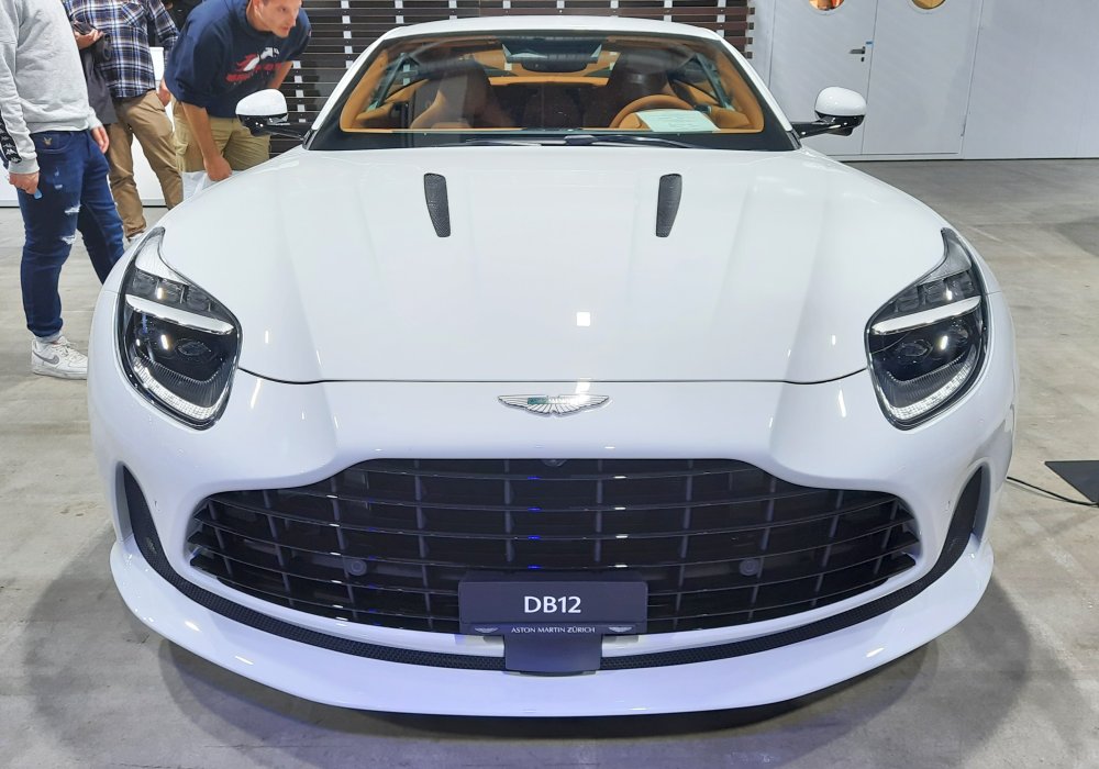 Aston Martin DB12 Coupe V8, 2025