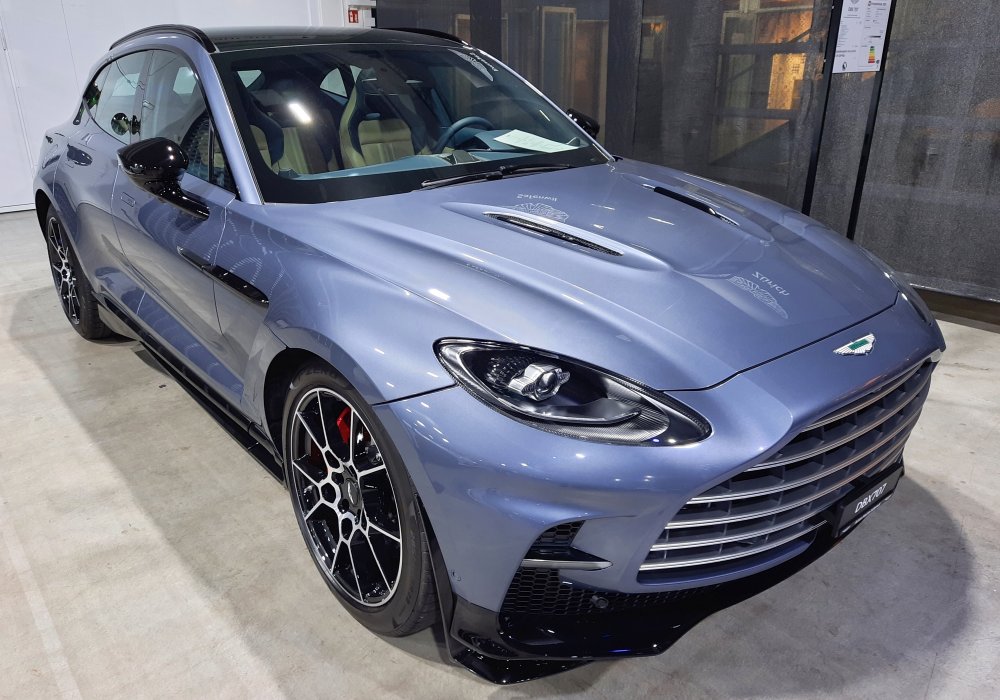 Aston Martin DBX707