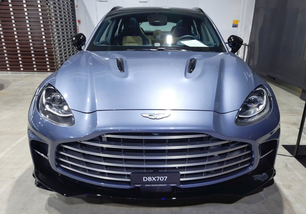 Aston Martin DBX707