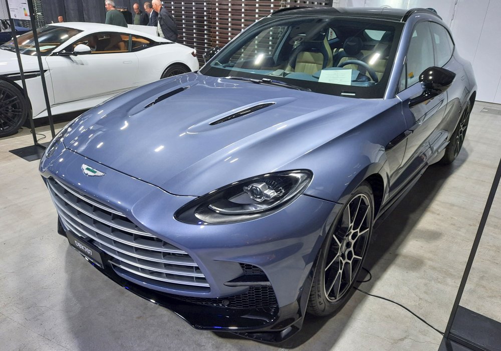 Aston Martin DBX707
