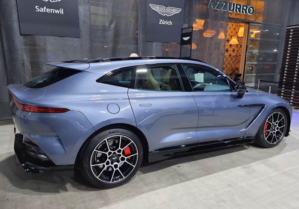 Aston Martin DBX707