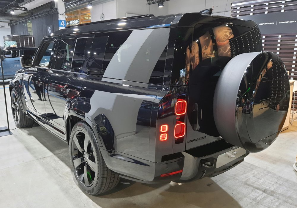 Land Rover Defender 130 D300 AWD, 2025