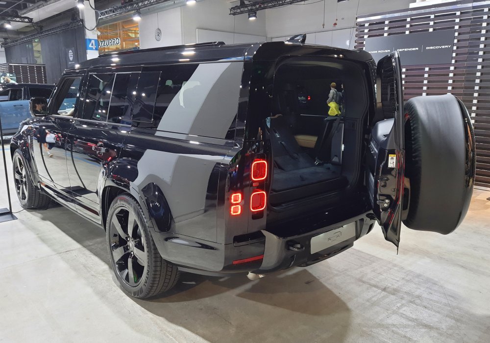 Land Rover Defender 130 D300 AWD, 2025