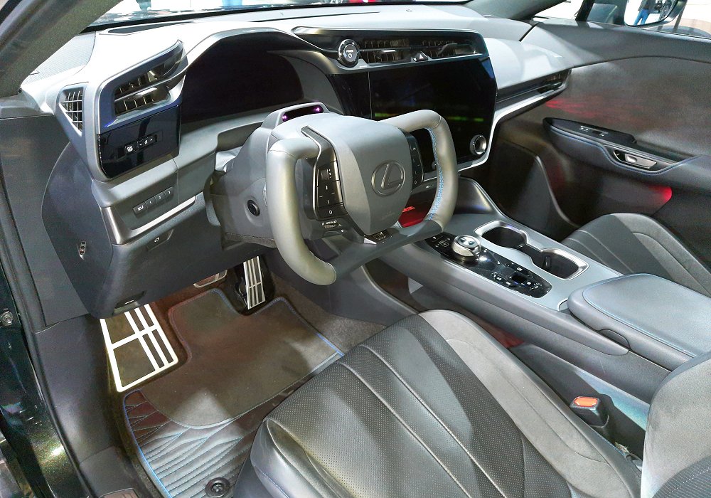 Lexus RZ 550e F Sport, 2025
