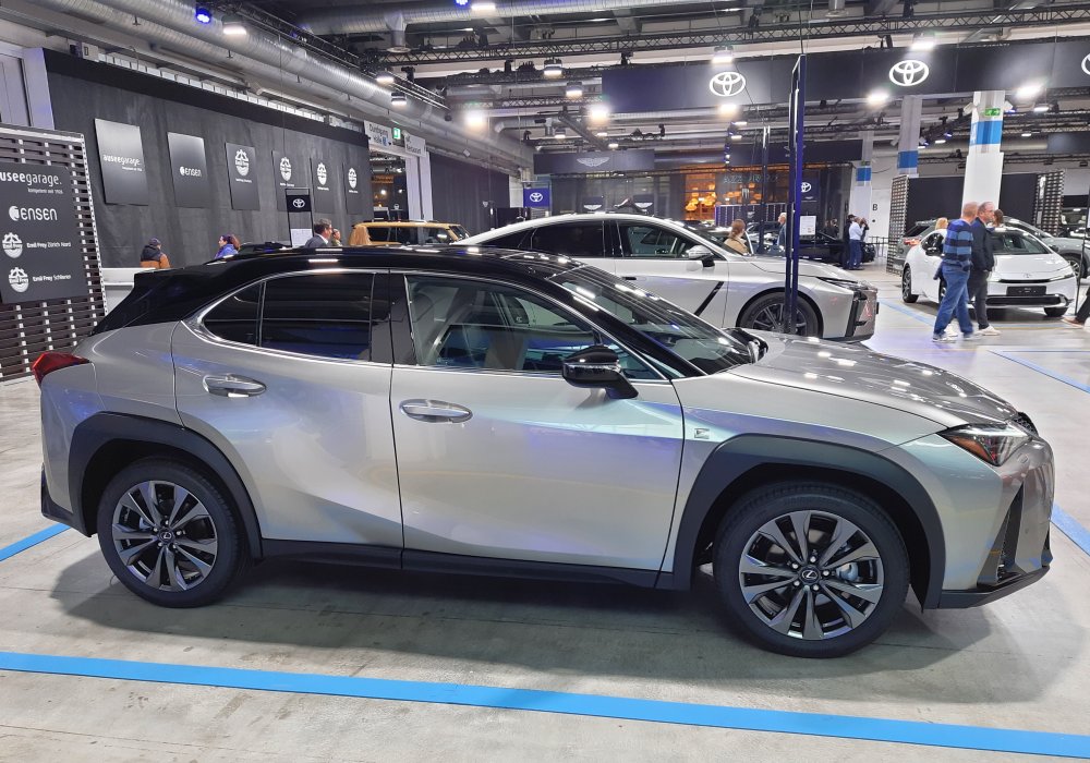 Lexus UX 300h AWD F-Line, 2025