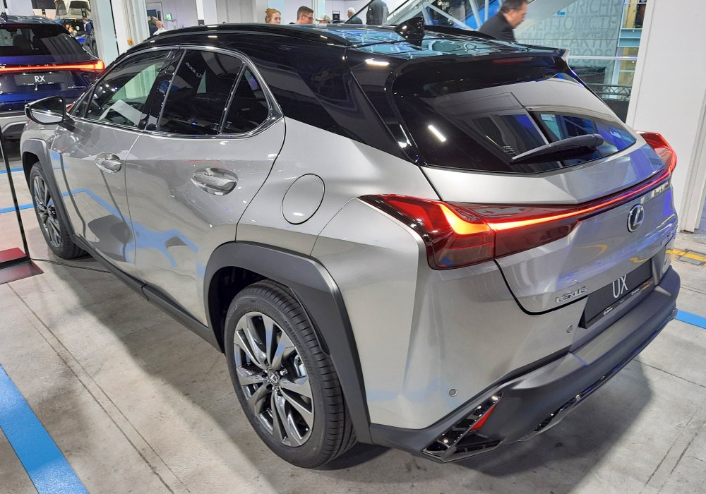Lexus UX 300h AWD F-Line, 2025
