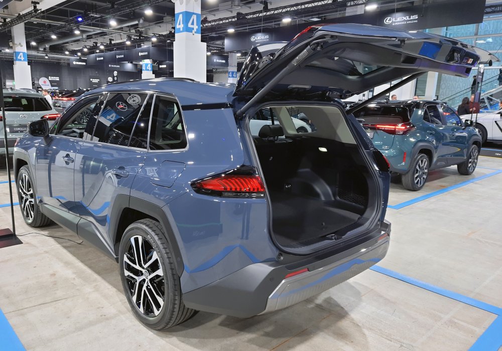 Toyota RAV4 2.5 HEV AWD, 2025