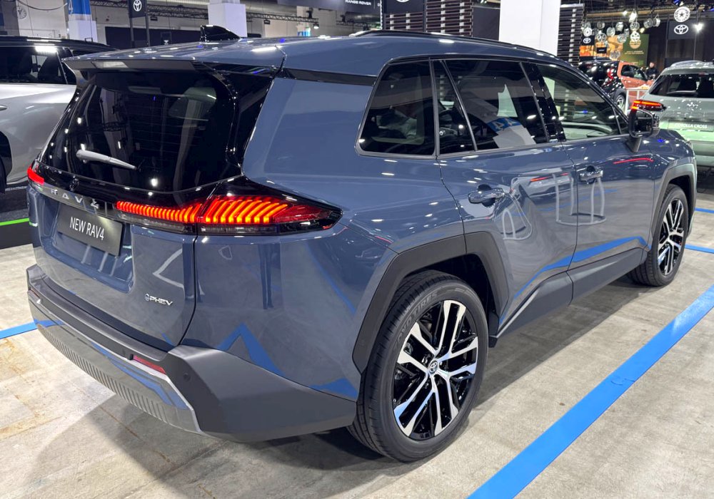 Toyota RAV4 2.5 HEV AWD, 2025