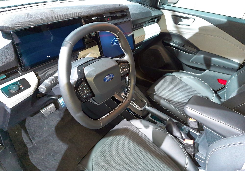 Ford Puma 1.0 EcoBoost Hybrid 155 Titanium, 2025