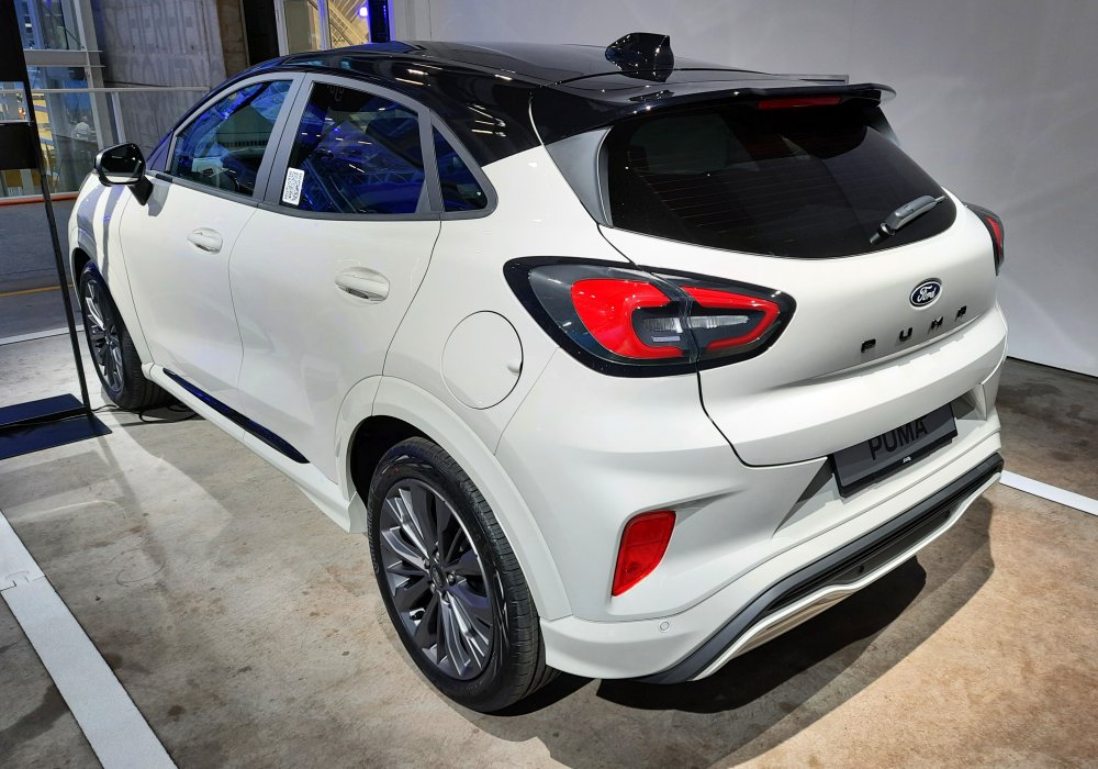 Ford Puma 1.0 EcoBoost Hybrid 155 Titanium, 2025