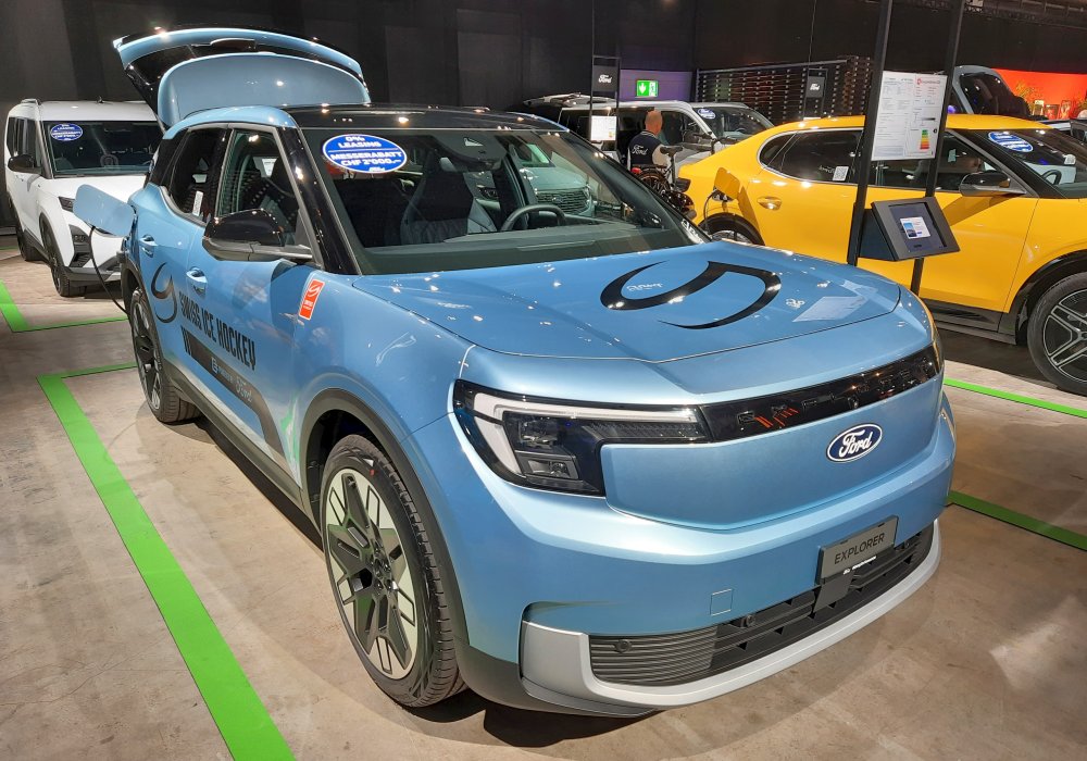 Ford Explorer Premium Extended Range RWD, 2025