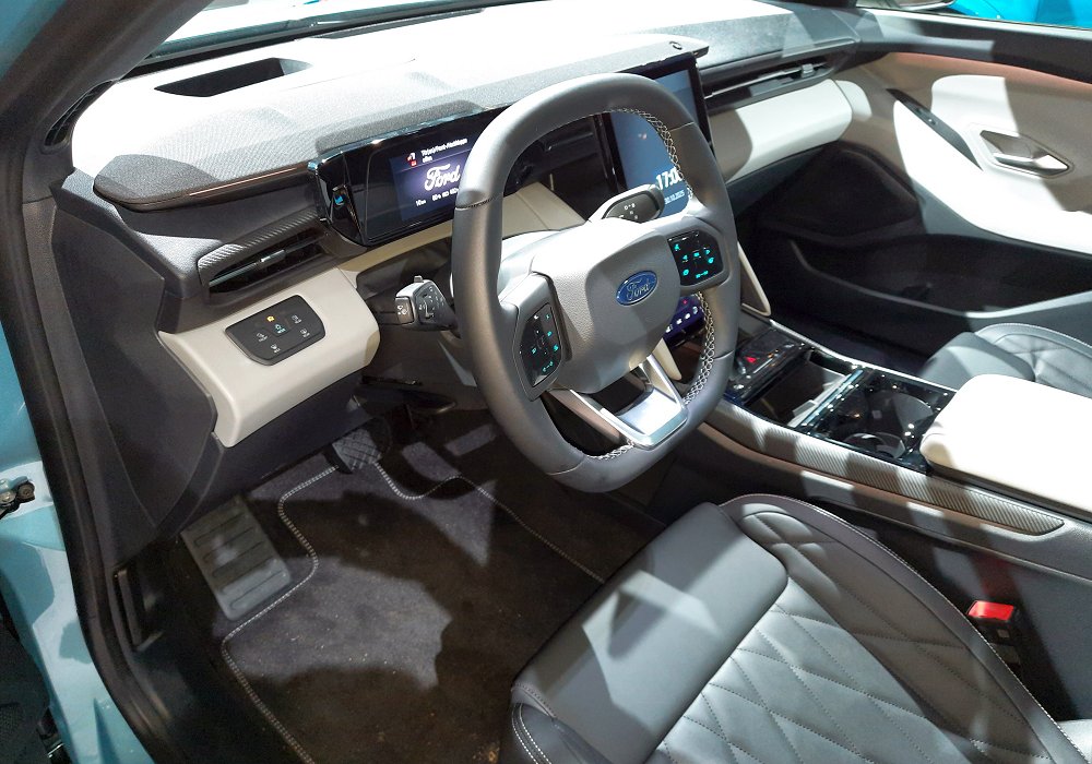 Ford Explorer Premium Extended Range RWD, 2025