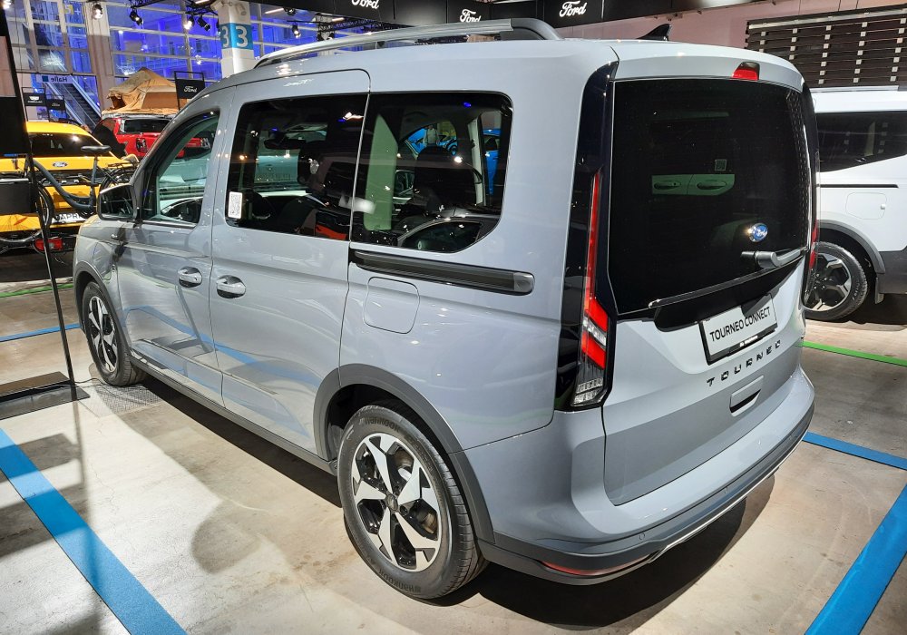 Ford Tourneo Connect 1.5 EcoBoost PHEV Active, 2025