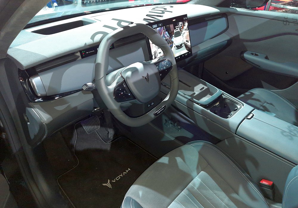 Voyah Courage AWD Electric, 2025