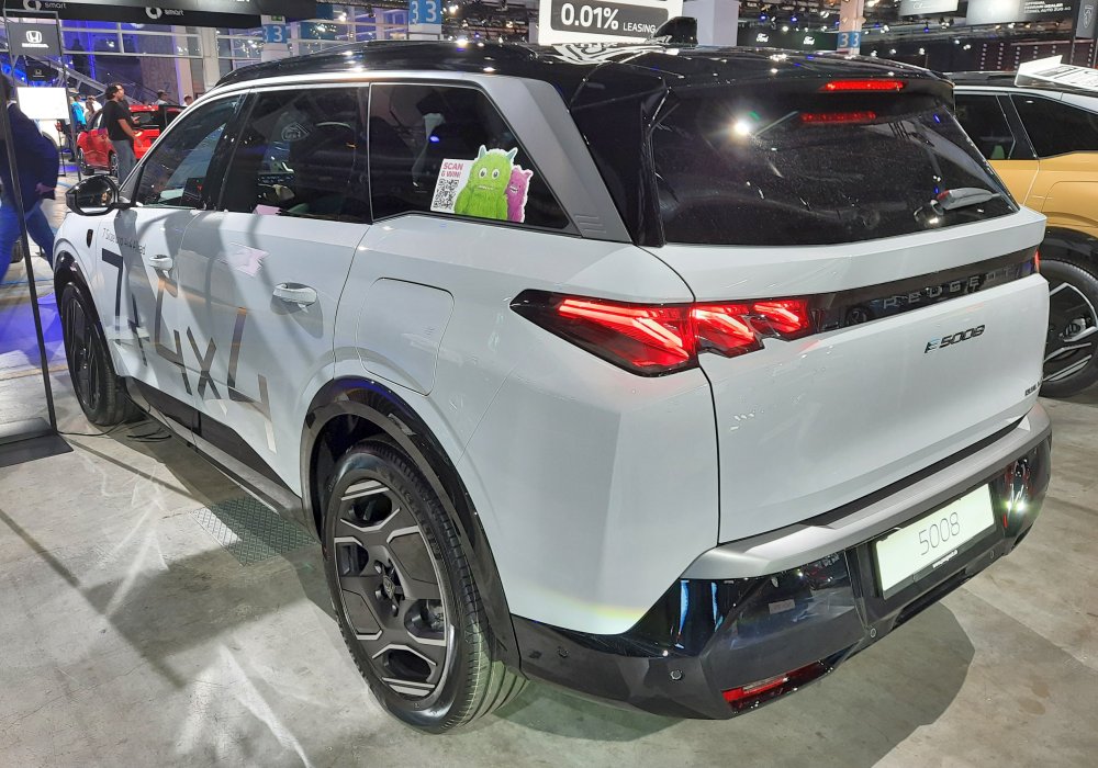 Peugeot E-5008 Dual Motor 325 AWD, 2025
