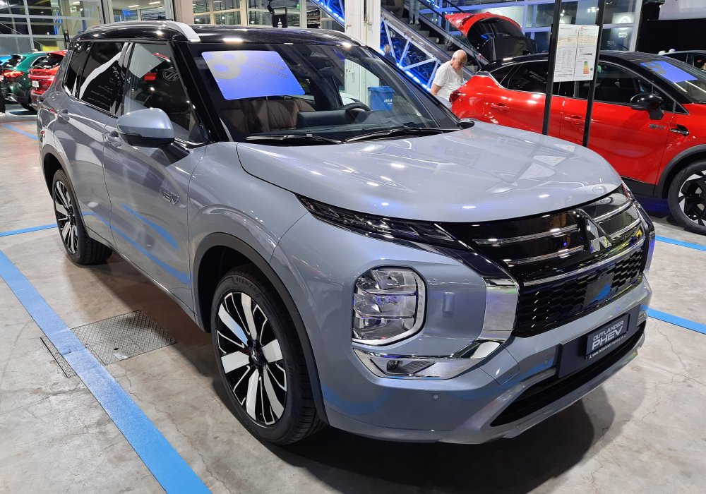 Mitsubishi Outlander PHEV 2.4 4x4, 2025