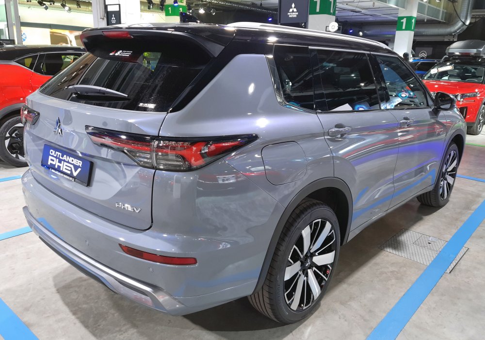 Mitsubishi Outlander PHEV 2.4 4x4, 2025