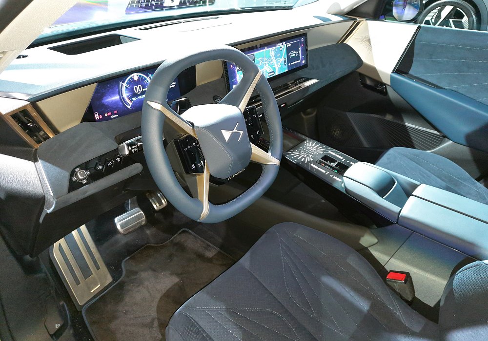 DS N�8 AWD Long Range 350, 2025