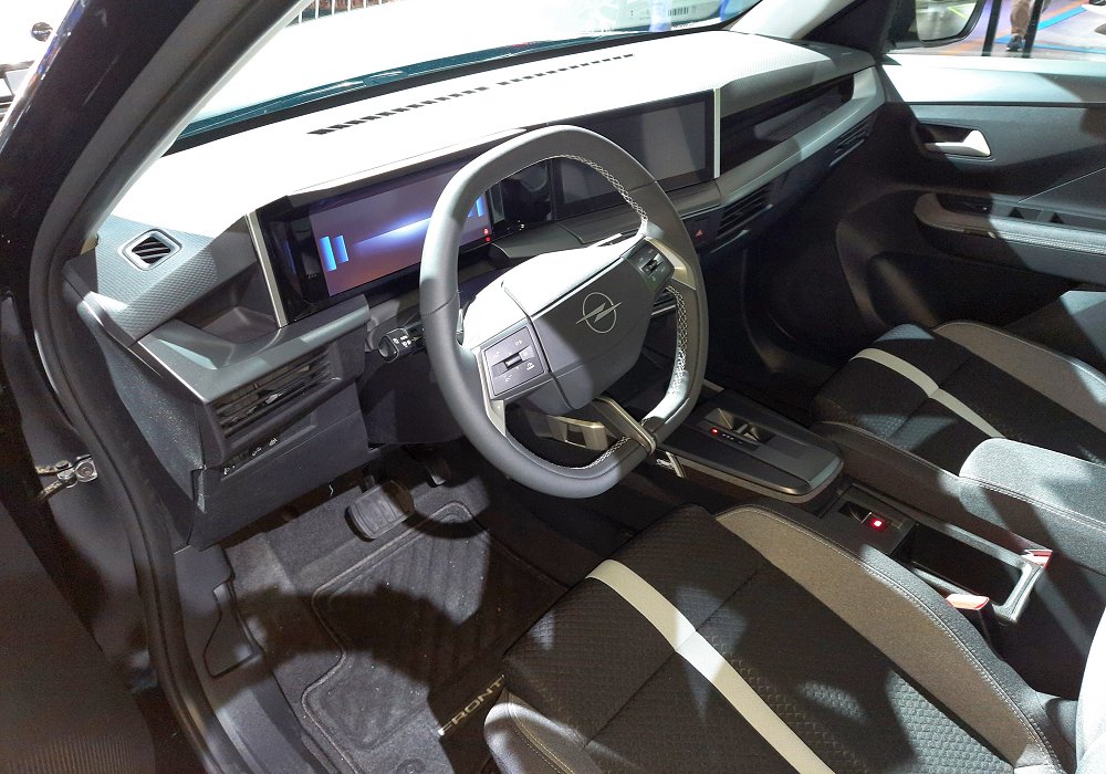 Opel Frontera 1.2 Hybrid 145, 2025