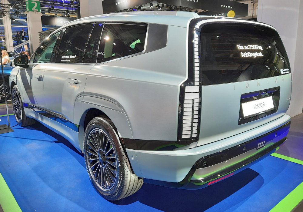 Hyundai Ioniq 9 4WD+