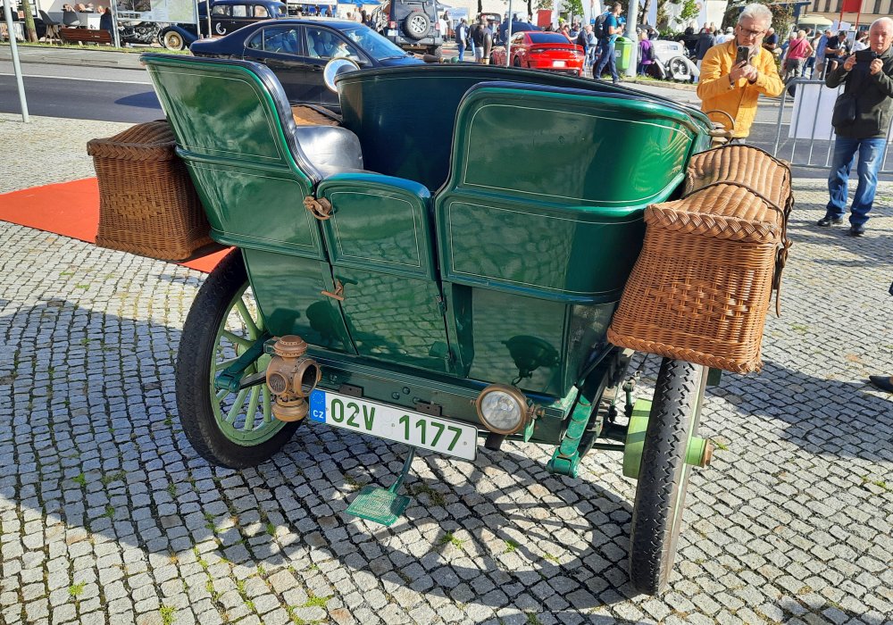 Autocar Model 8 Tonneau