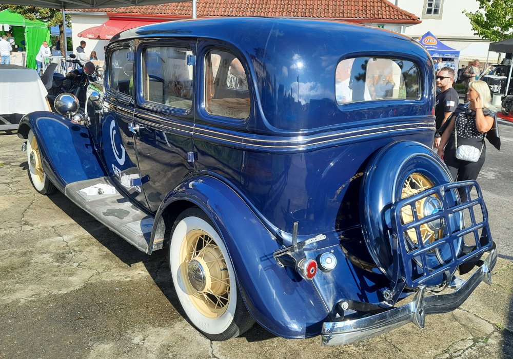 Ford V8 Sedan