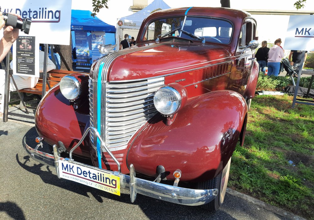 Pontiac Six Sedan Silver Streak, 1938