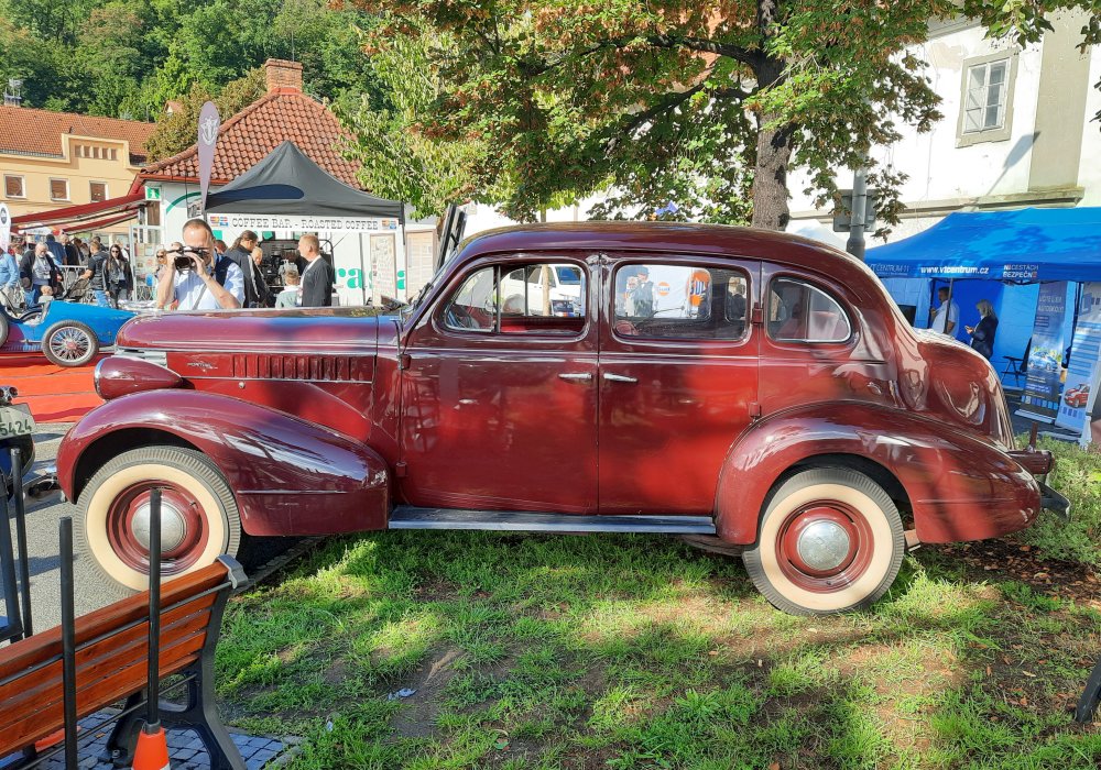 Pontiac Six Sedan Silver Streak, 1938