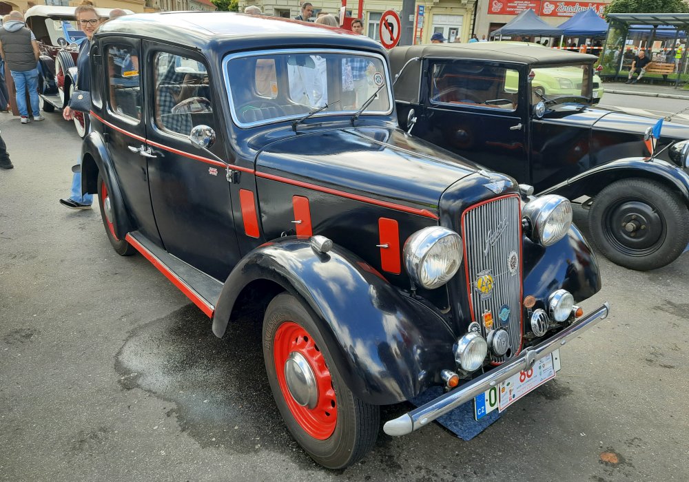 Austin 10 Cambridge Saloon