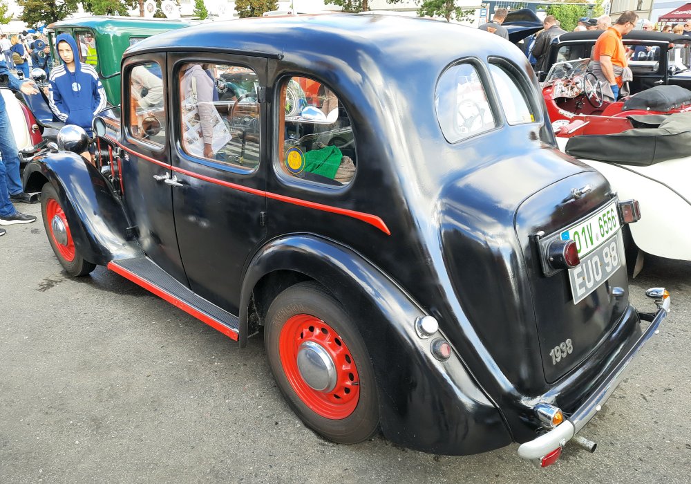 Austin 10 Cambridge Saloon