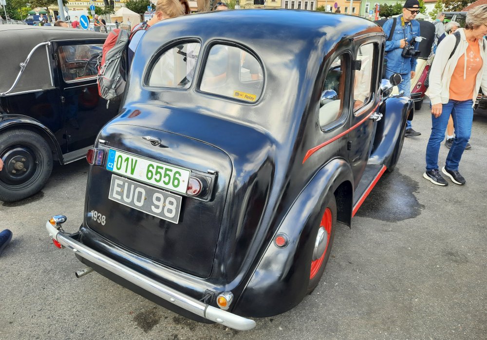 Austin 10 Cambridge Saloon