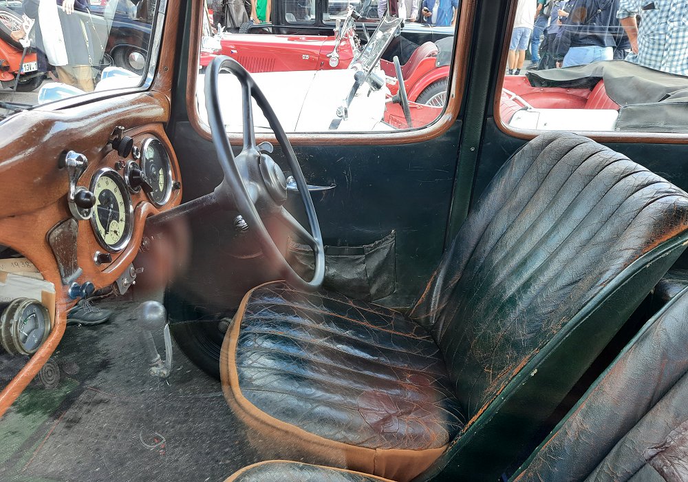 Austin 10 Cambridge Saloon