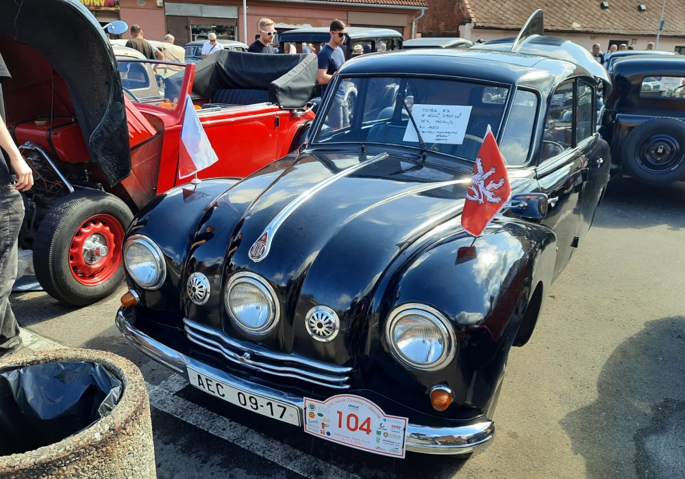 Tatra 87