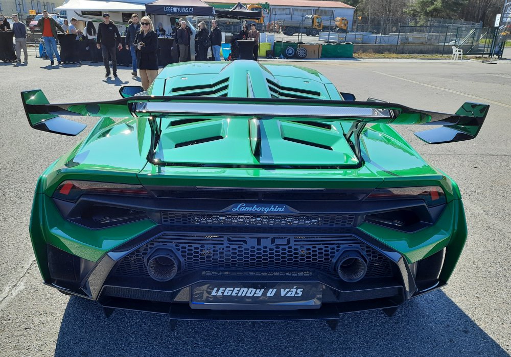 Lamborghini Huracan STO