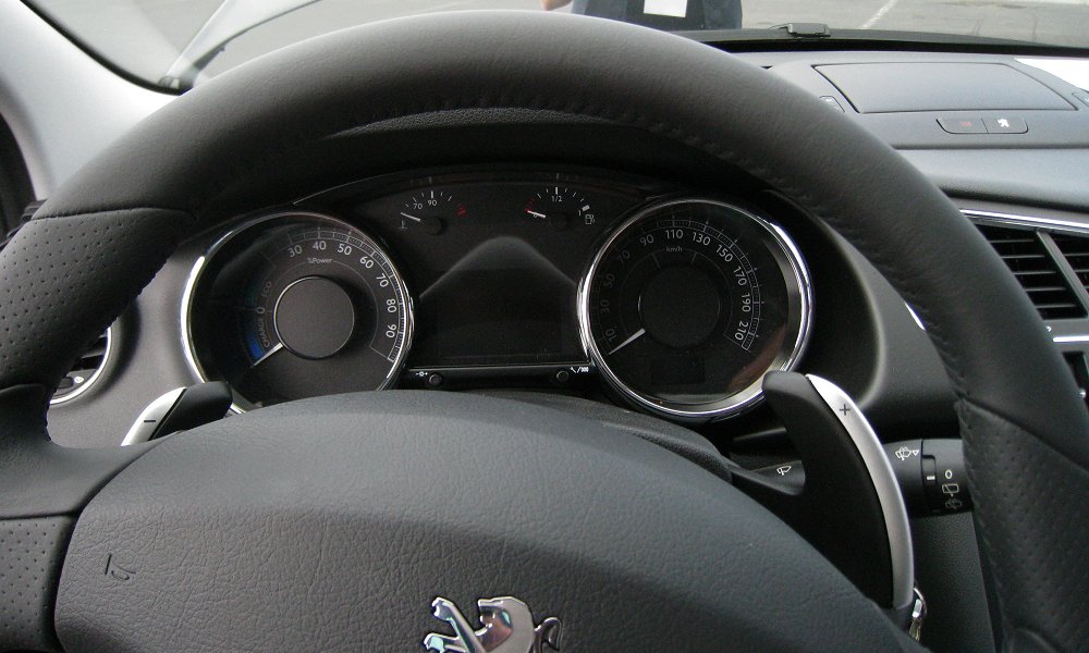 Peugeot 3008 HYbrid4 Active, 2012